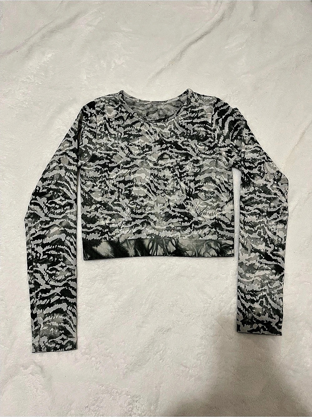 Long Sleeve Animal Print Crop Top in Gray & Black
